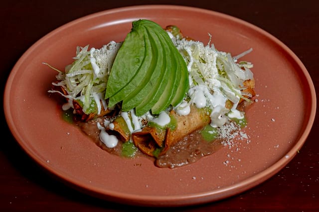 Flautas de Queso o Pollo.